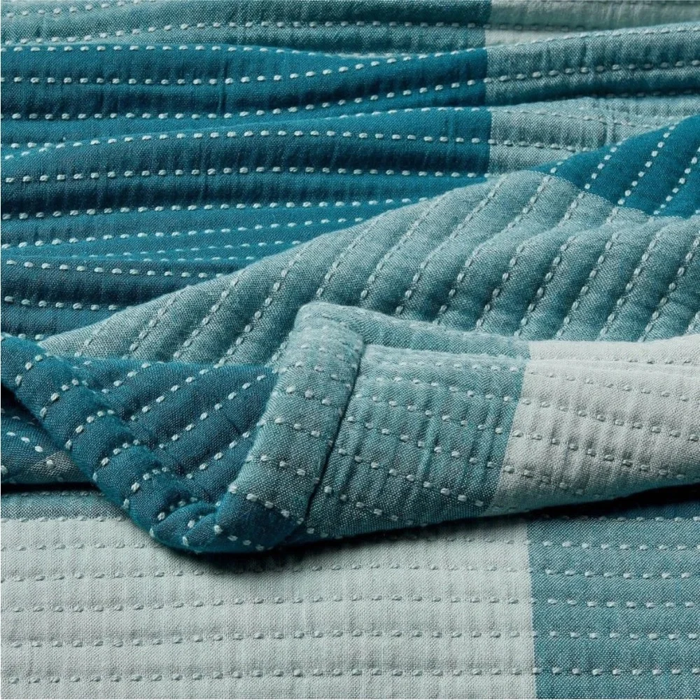 THRESHOLD NWT spring matelasse gingham blanket -blue -full/queen
